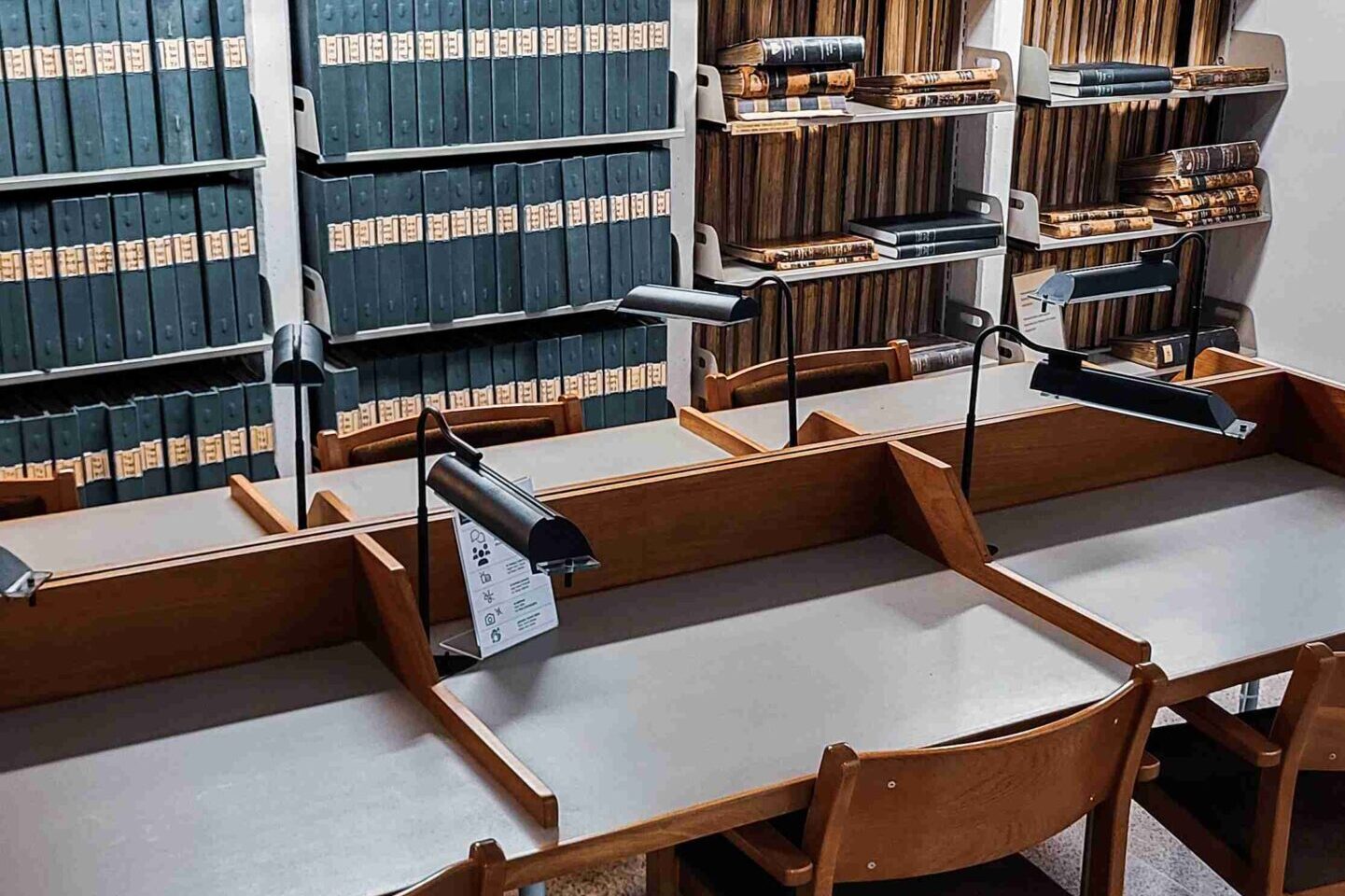 academic writing proofreading and editing services, image of library desk